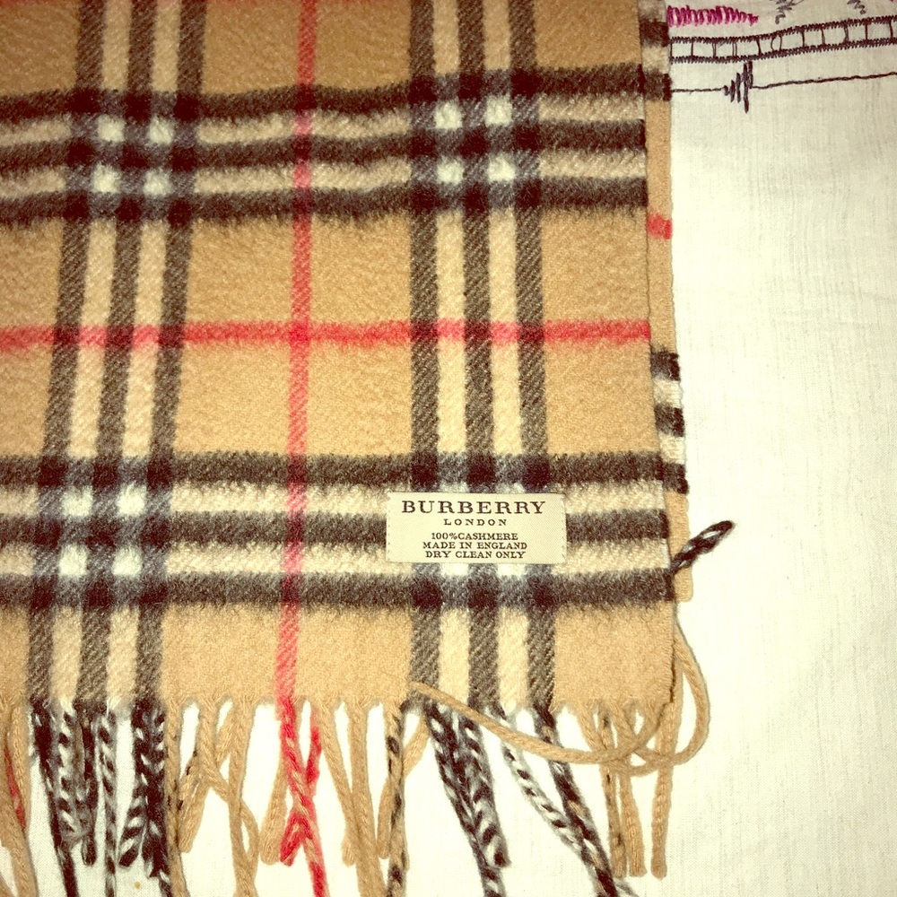 Burberry 100% Cashmere Vintage Check Scarf